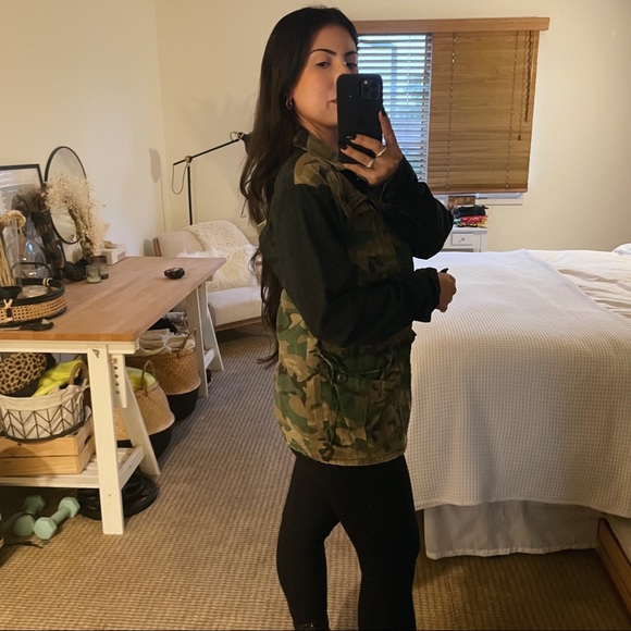Two-Tone Army Shacket - Picture 5 of 12